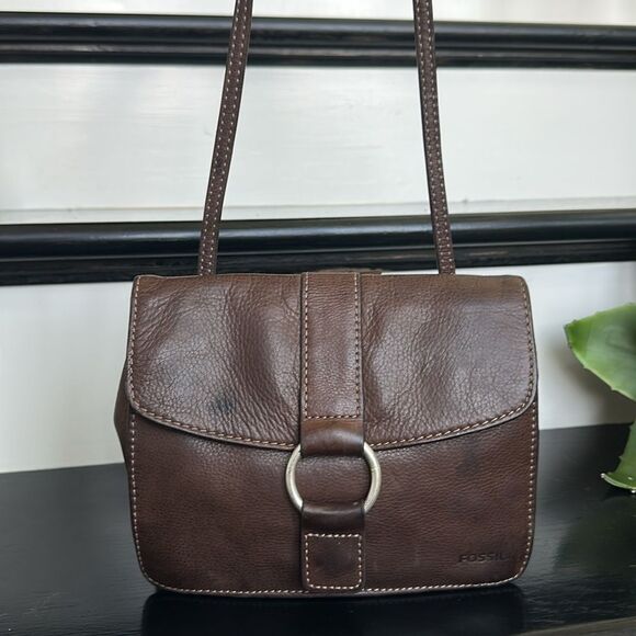 Fossil, genuine, leather Crossbody shoulder handbag purse like new - Picture 1 of 14